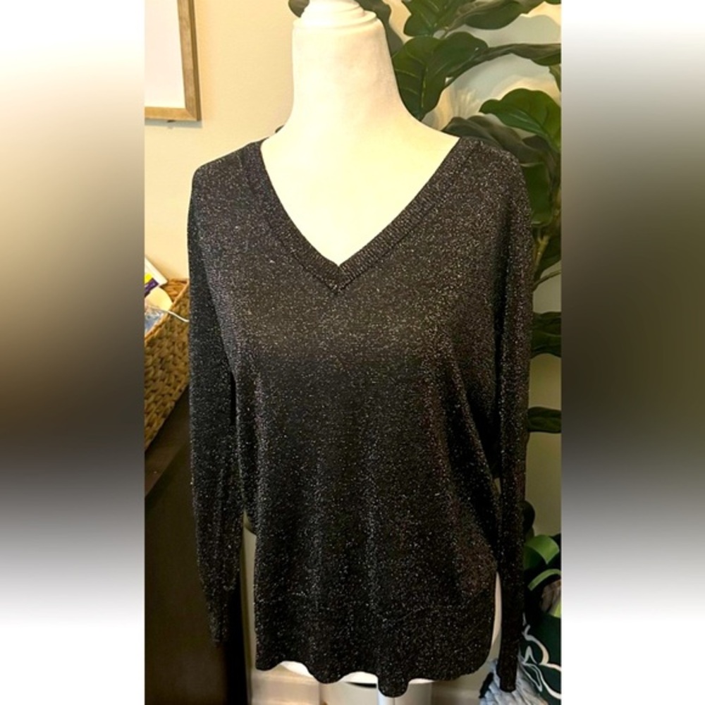 WYSE London black metallic v-neck, size 4. NWOT